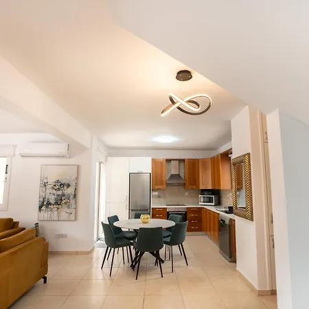 Villa Ervin, Coral Bay Center, Private Pool Peyia