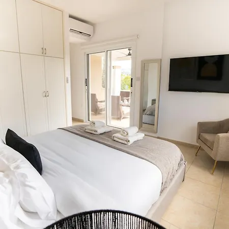 Ervin, Coral Bay Center, Private Pool Villa *