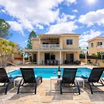 Ervin, Coral Bay Center, Private Pool Villa Peyia